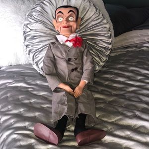 Slappy The Ventriloquist Dummy PreOwned with original carry & store bag